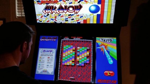 Arkanoid Arcade Cabinet MAME Gameplay w/ Hypermarquee