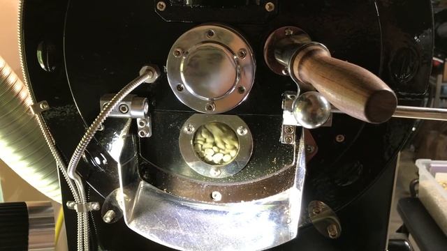 ROASTING COFFEE WITH A FIVE POUND COFFEE ROASTER смотреть онлайн