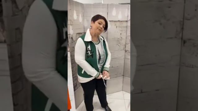 Похудела на 57 кг ☝️ и наряжаюсь в ШИКАРНЫЕ КОСТЮМЫ И ПЛАТЬЯ Size Plus ❤️ смотреть онлайн