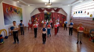 Детский танец с мячами