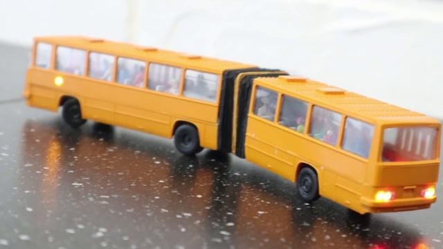 Икарус 280 на радиоуправлении. Масштаб 1:87 (H0) с радиоуправлением на Ардуино смотреть онлайн