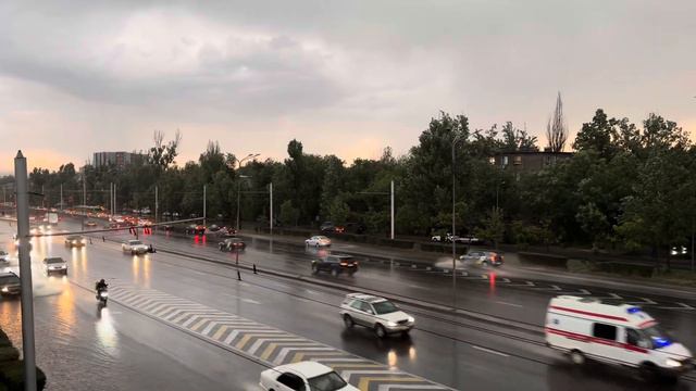 Almaty city tour. Любимый город Алматы. Движение на улице Саина. 4 июля 2023. July 2023 смотреть онлайн