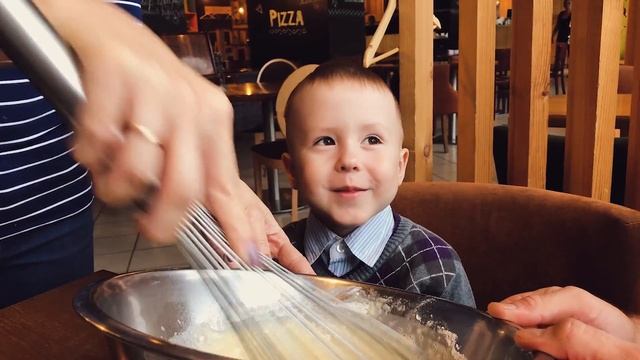 Еда в Familia / Блинчики с творогом смотреть онлайн