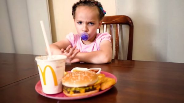 Селена стала няней