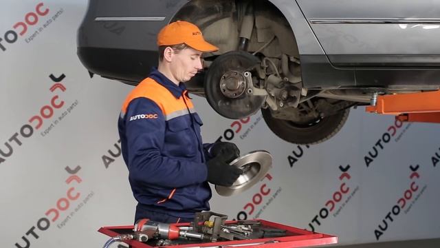 How to change rear brake discs and rear brake pads on VW PASSAT B6 [TUTORIAL AUTODOC] смотреть онлайн