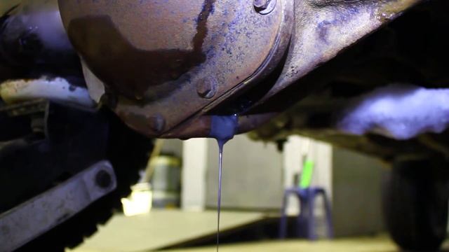 Слив эмульсии масла и воды из картера моста Уаз смотреть онлайн