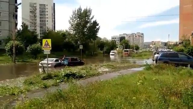 19.07.17г Потоп в Красноярске на Шумяцкого. Снова Шумяцкого под водой! смотреть онлайн