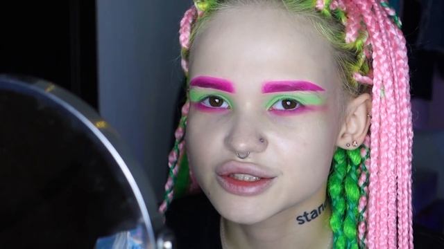мой МАКИЯЖ ДЛЯ TIKTOK | рисую РОЗОВЫЕ БРОВИ и рассказываю, почему я так изменилась смотреть онлайн