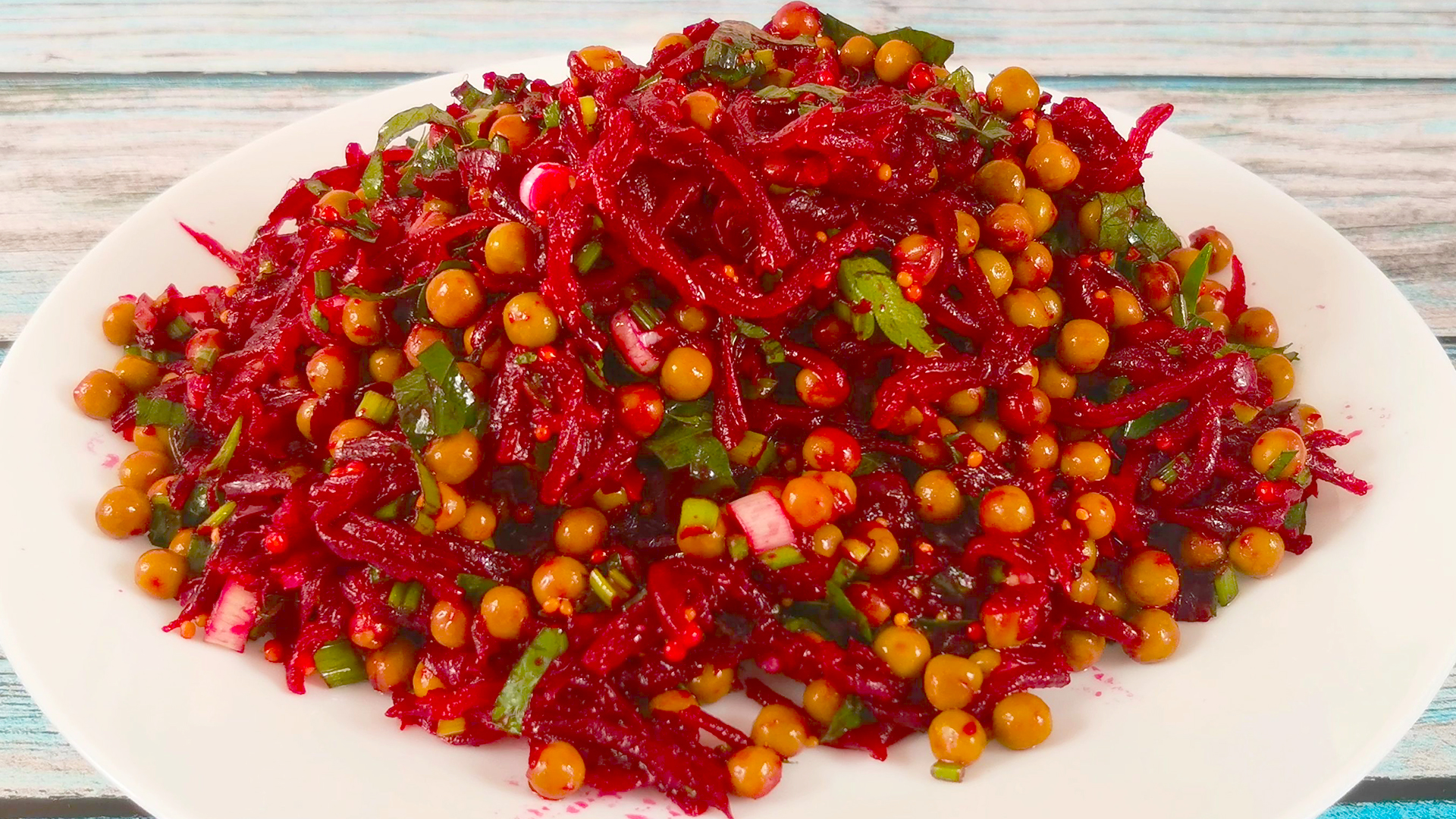 Новый витаминный салат из свеклы на праздничный стол и на каждый день смотреть онлайн