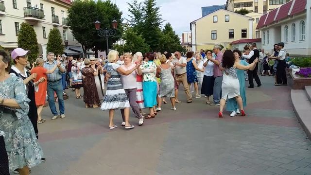 Вальсом можно любоваться бесконечно.... смотреть онлайн