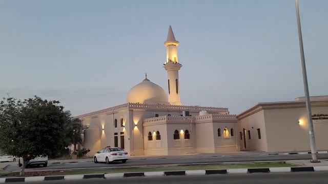 Sharjah. Пятничный АЗАН (призыв к совместной молитве) в мечети в Шардже, ОАЭ. 22.04.2023 смотреть онлайн