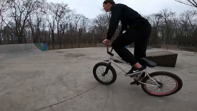 ВЫУЧИЛ ТРАК В 14 ЛЕТ НА БМХ С ПОДКАТА! КАК СДЕЛАТ ТРАК ? КАТАНИЕ НА БМХ. БМХ ВЛОГ. КАК СДЕЛАТЬ ТРЮК смотреть онлайн