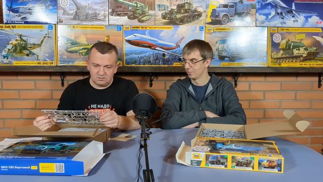 ЗИЛ-130 бортовой в масштабе 1/35 от AVD смотреть онлайн