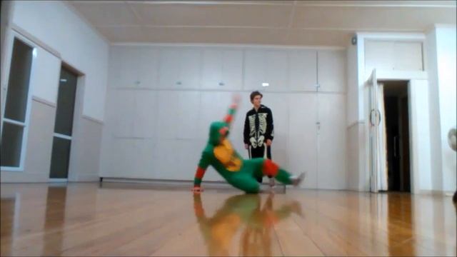 Onesie Dance Video смотреть онлайн