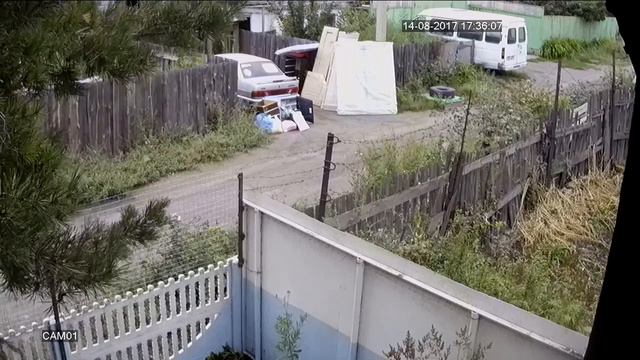 сосед алкаш выгнал свою дочь с грудным ребенком 1 01 R 082017170617 смотреть онлайн