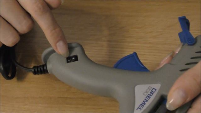 DREMEL - Pistolet do klejenia GlueGun 930-18 Hobby (unboxing, test, presentation) смотреть онлайн