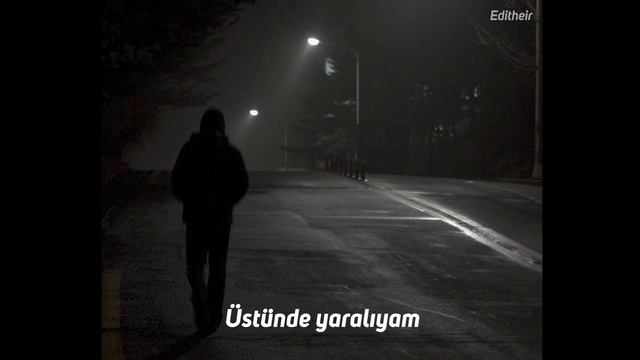Batuhan Yağız - Yürüyorum Dikenlerin Üstünde (Lyrics) смотреть онлайн