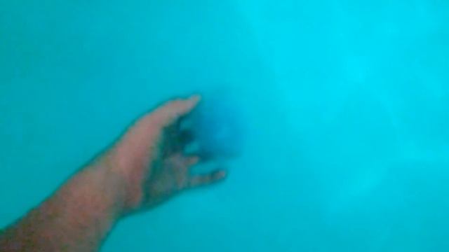 Кидаем солевой шарик в ванну смотреть онлайн