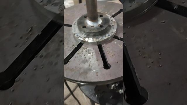 Сварочный вращатель-позиционер СВ-300. Сварка фланца ч.1 смотреть онлайн