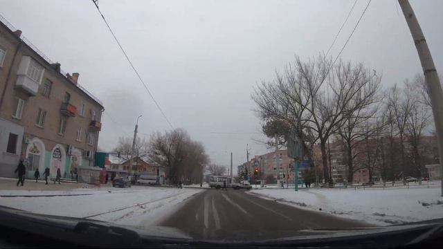 ЛУГАНСК! ДОРОГА ОТ ВОСТОКА ДО АВТОВОКЗАЛА!СНЕГ ВСЕ ЕЩЕ НЕ РАСТАЯЛ!!! смотреть онлайн