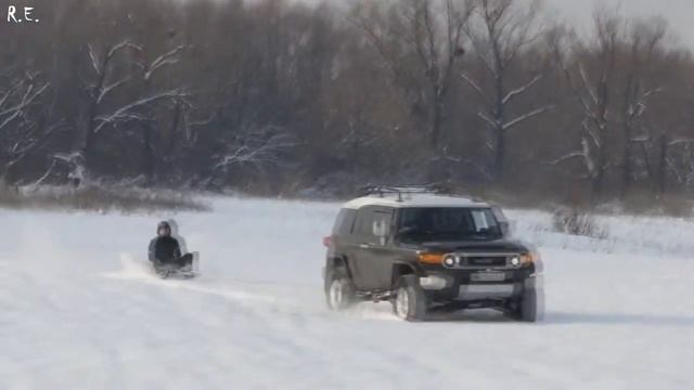 FJ Cruiser катает на санках )) ( X-Trail club ) смотреть онлайн