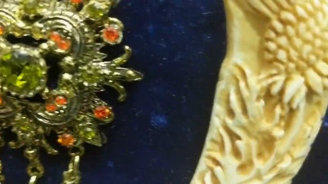 Антиквариат на блошином рынке в Москве. Уникальная бижутерия для прекрасных богинь. Лоуренс VRBA. смотреть онлайн