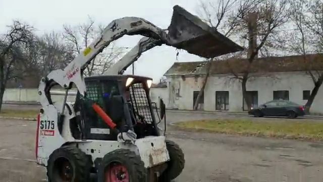Мини-погрузчик Bobcat S175 смотреть онлайн