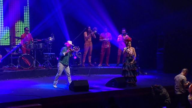 Yo Quiero Ser Millennials - Los Cumbia Stars feat Leonardo Marín / Más Vivos que Nunca - 85 Años смотреть онлайн