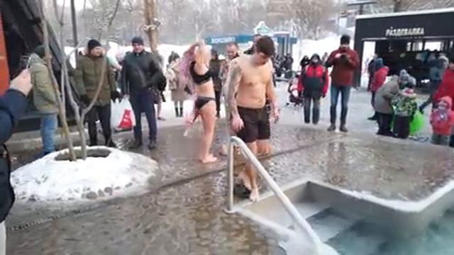 Прогулка в Крещение и Крещенские Купания 2021 (на улице -20°C) смотреть онлайн