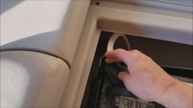 How to wire and mount a Minnkota V2 Power Drive on a Pontoon boat смотреть онлайн