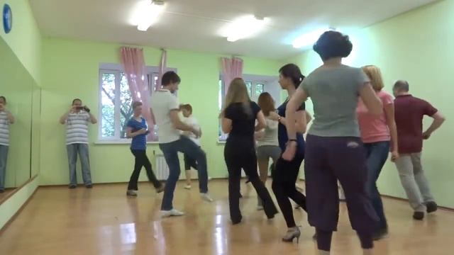Влад Кузьмин, Ча-ча-ча (начальная группа) в Mambo GROUP смотреть онлайн