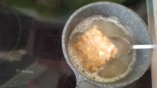 Рыбаки в шоке! Рыба собралась со всего водоема вода кипит. Прикормка для карася леща карпа. Рыбалка смотреть онлайн