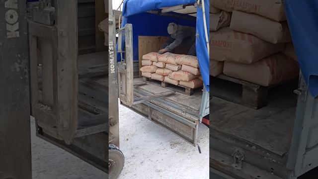 Погрузка смеси Квадролит в Газель смотреть онлайн