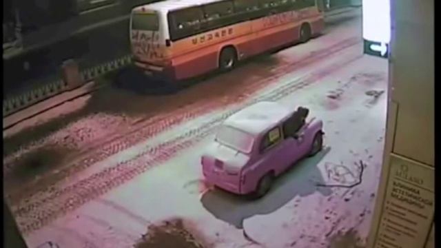 Пьяный идиот залез в запорожец
