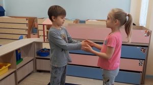 Играем в «Летел лебедь»