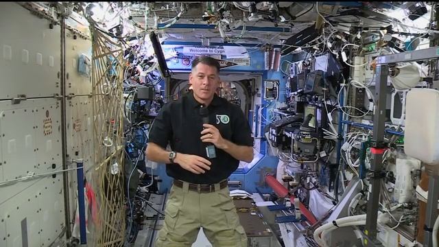 Space Station Commander Discusses Life in Space with Texas Radio Station смотреть онлайн