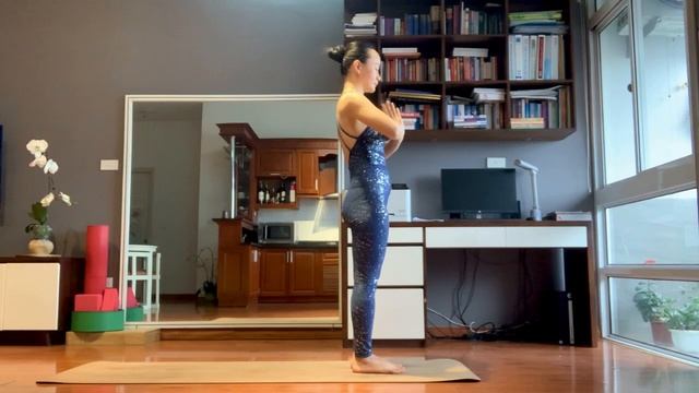 Yoga Chào Mặt Trăng - Moon Salutation - Chandra Namaskar with Mantra @khanhphamyoga смотреть онлайн