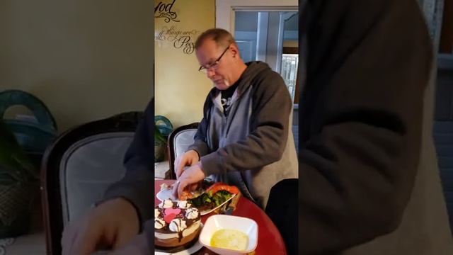 Как разделать лобстера руками. February 14, 2021 смотреть онлайн