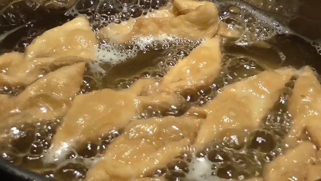 炒菜时候的6个坏习惯，会大大增加患癌得病的风险，特别是最后两种，很多人都经常犯，还会影响家人健康，一定要改，看你中了几个。厨房油烟超标，油冒烟才炒菜，炒菜不洗锅，盐超标，把食物炒糊都会产生一级致癌物 смотреть онлайн