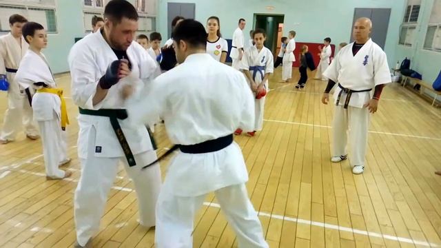Набивка в парах по очереди. Показывает Арам Барсегян 1 дан чёрный пояс Карате Кёкусинкай смотреть онлайн