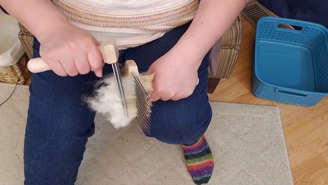 Wool Combs for spinning my Dorset Fleece (but I'm doing it wrong) смотреть онлайн