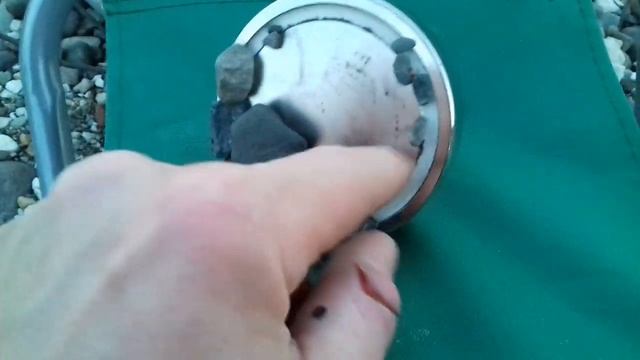 МОЩНЫЙ ПОИСКОВЫЙ МАГНИТ примагничивает обычные камни смотреть онлайн