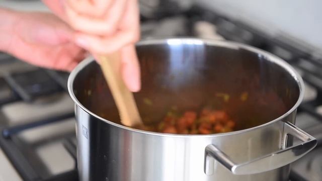 3 Easy Plantbased Curry Recipes To SPICE UP YOUR WEEK!