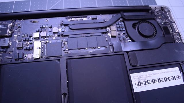 Macbook Air 13" 2012-2017 (A1466) - SSD Hard Drive Replacement смотреть онлайн