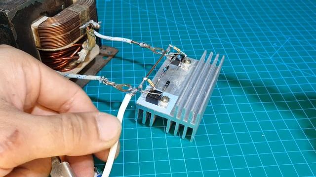 How to make a simple inverter 2500W, Microwave transformer, creative prodigy #97 смотреть онлайн