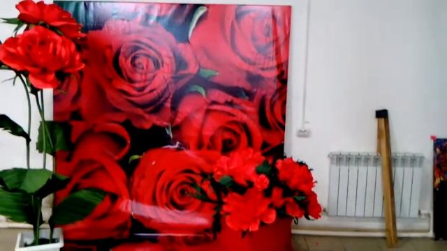 Большие ростовые цветы, красная декорация, красная фотозона, оформление праздника большими цветами смотреть онлайн