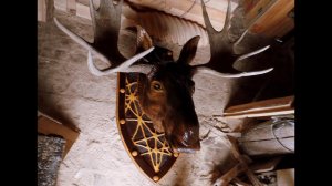 Как закрепить лосиный рог на медальоне.