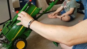 игрушки Bruder  комбайн John Deere /John Deere combine harvester