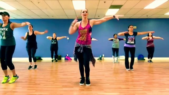 **Zumba w/Holly Bennett**-Este Noche Quiero Más смотреть онлайн