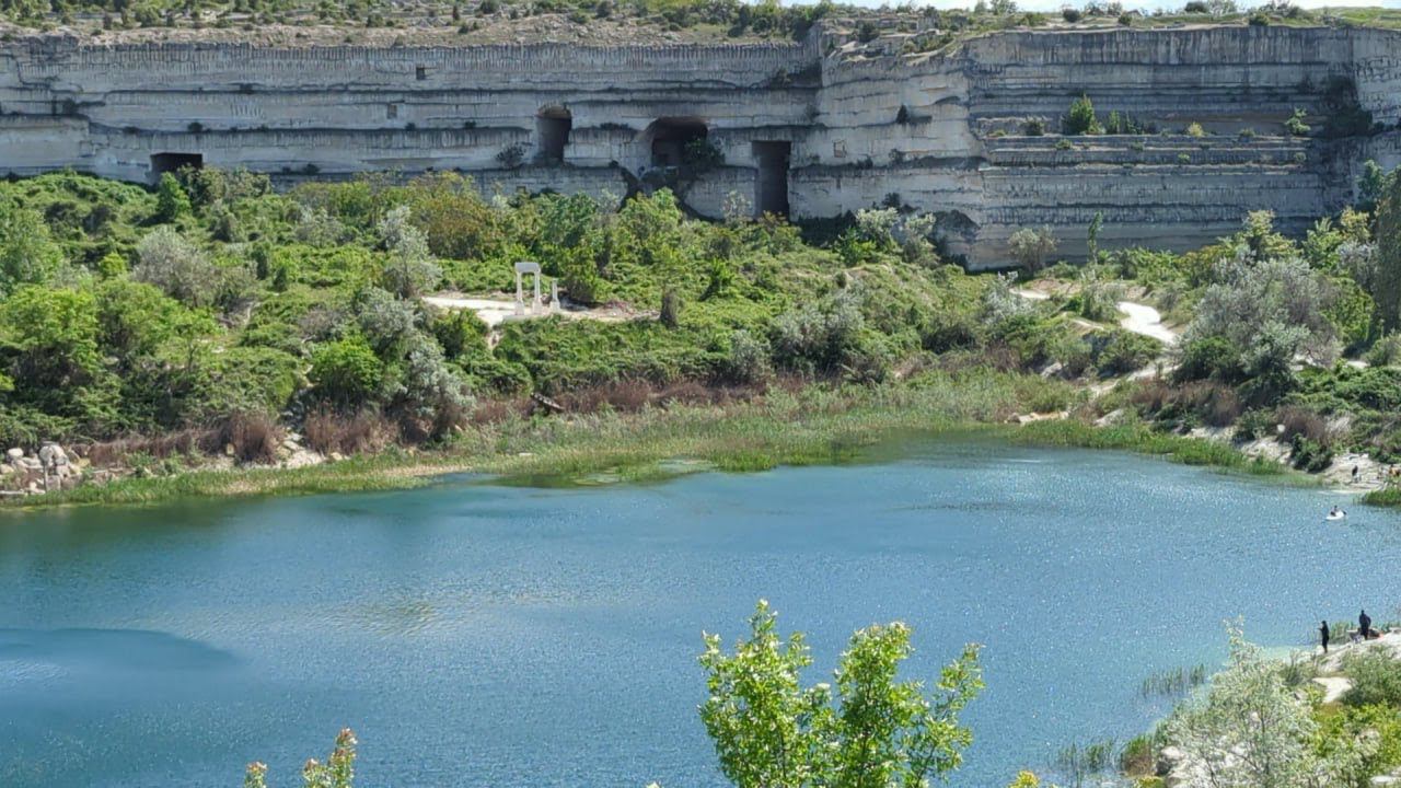 Евпатория-Севастополь 2024. Я очарован, "Камень-парк" - чудесное озеро в заброшенном карьере!!! смотреть онлайн